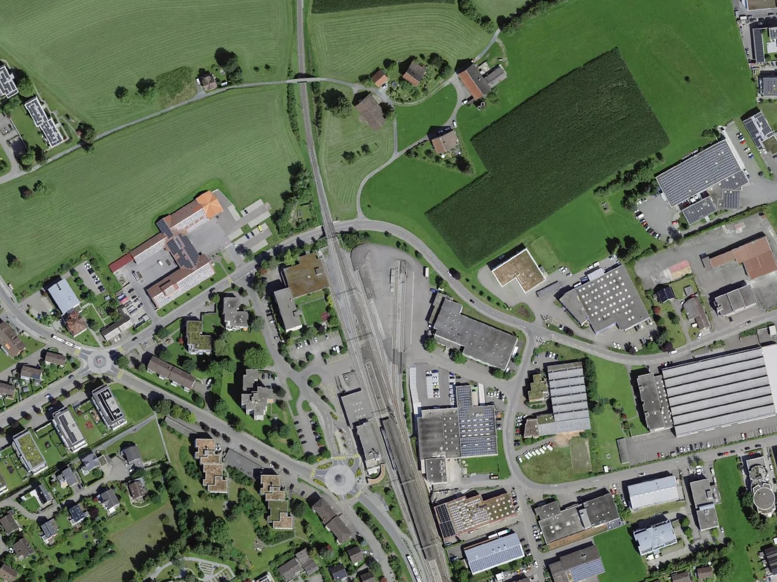 Luftbild des Festivalgeländes am Industrieweg hinter dem Bahnhof Wittenbach